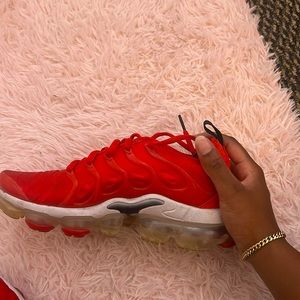 NIKE VAPORMAX RED